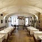 马里博尔城市公寓酒店