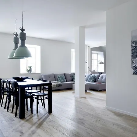 Отель Maribor, 4*