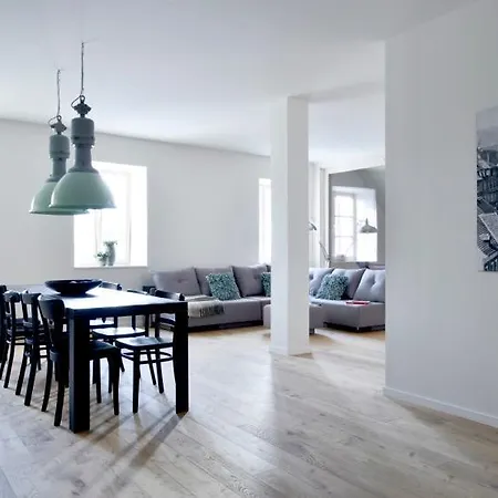 Отель Maribor, 4*